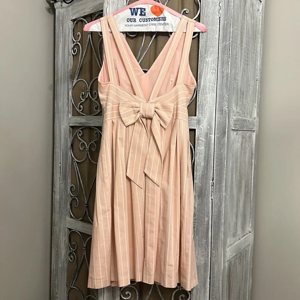 EUC Gal Meets Glam Samantha pink dress, size 4, pockets, bow back, pleated - Picture 2 of 8